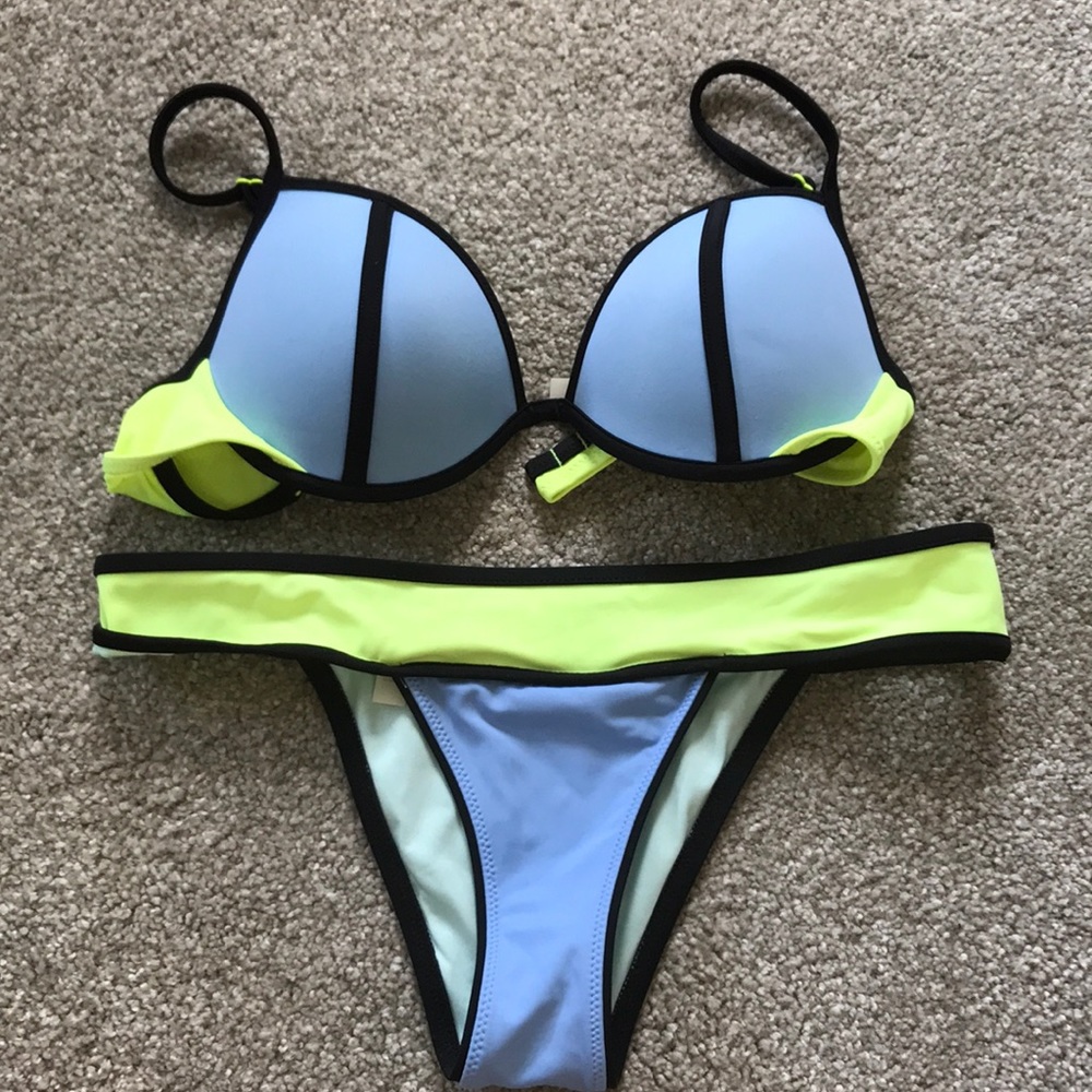 Victoria’s Secret color block bikini